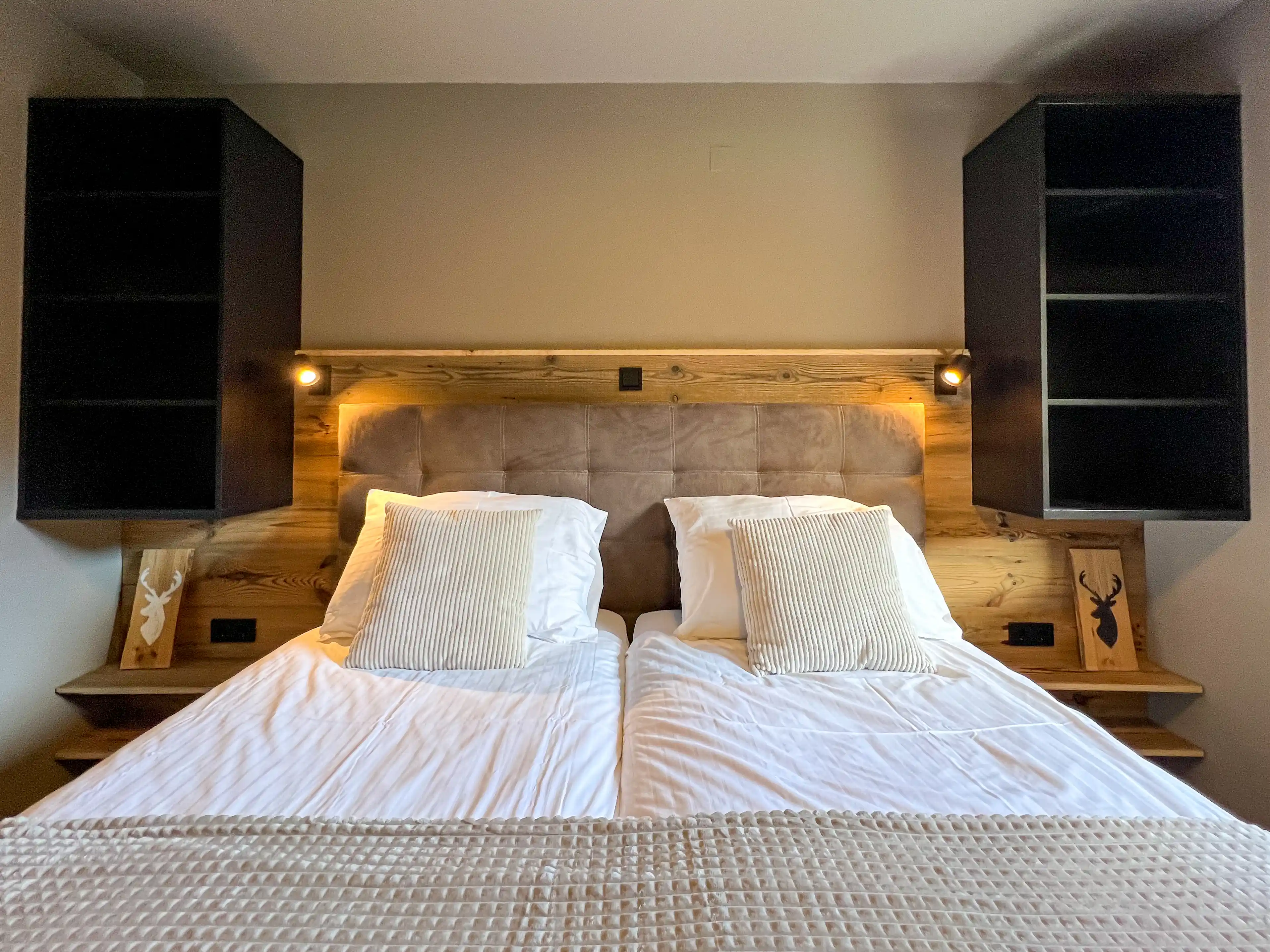 Hoofdslaapkamer met badkamer en suite