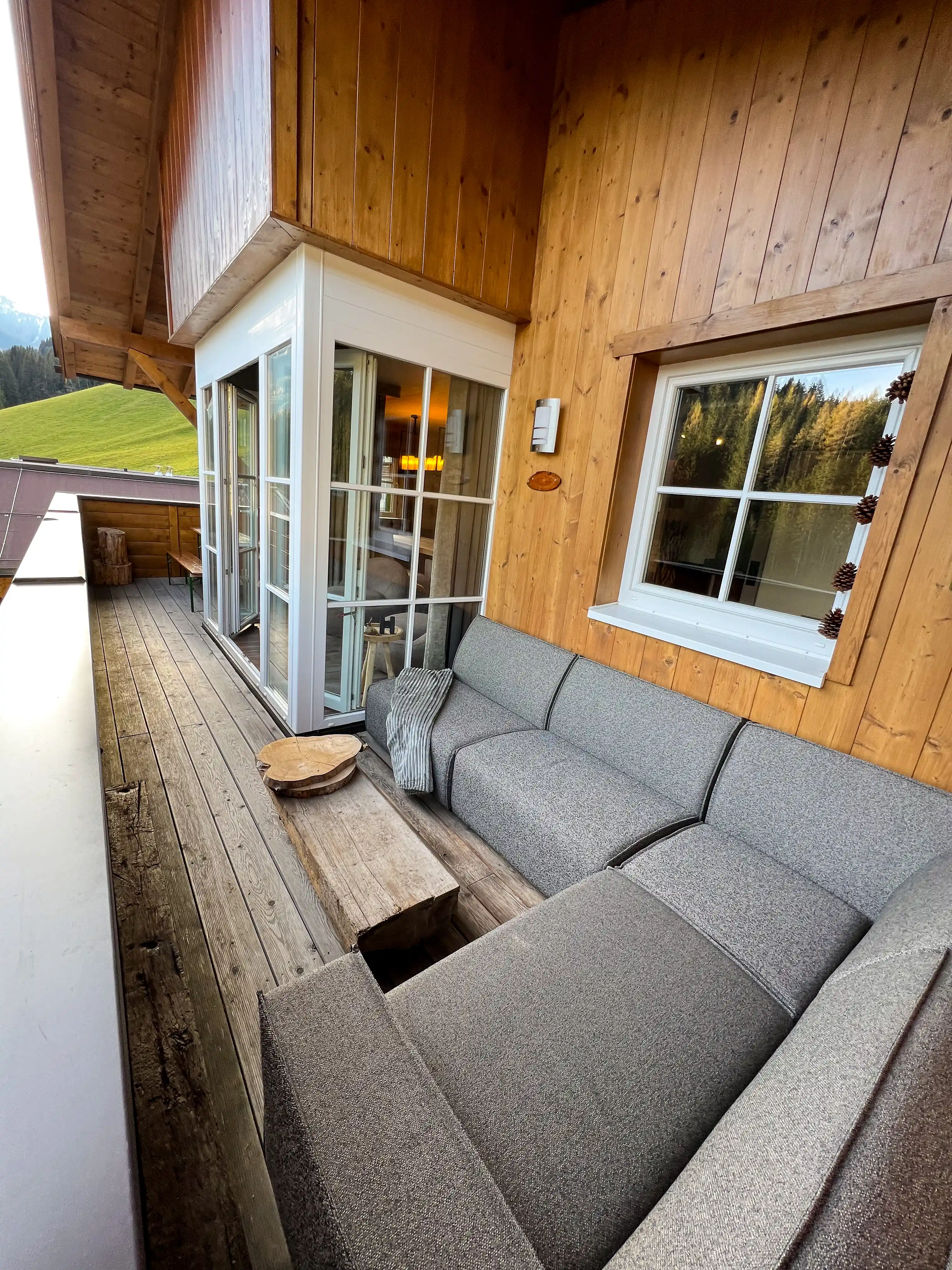 Balkon met loungebank
